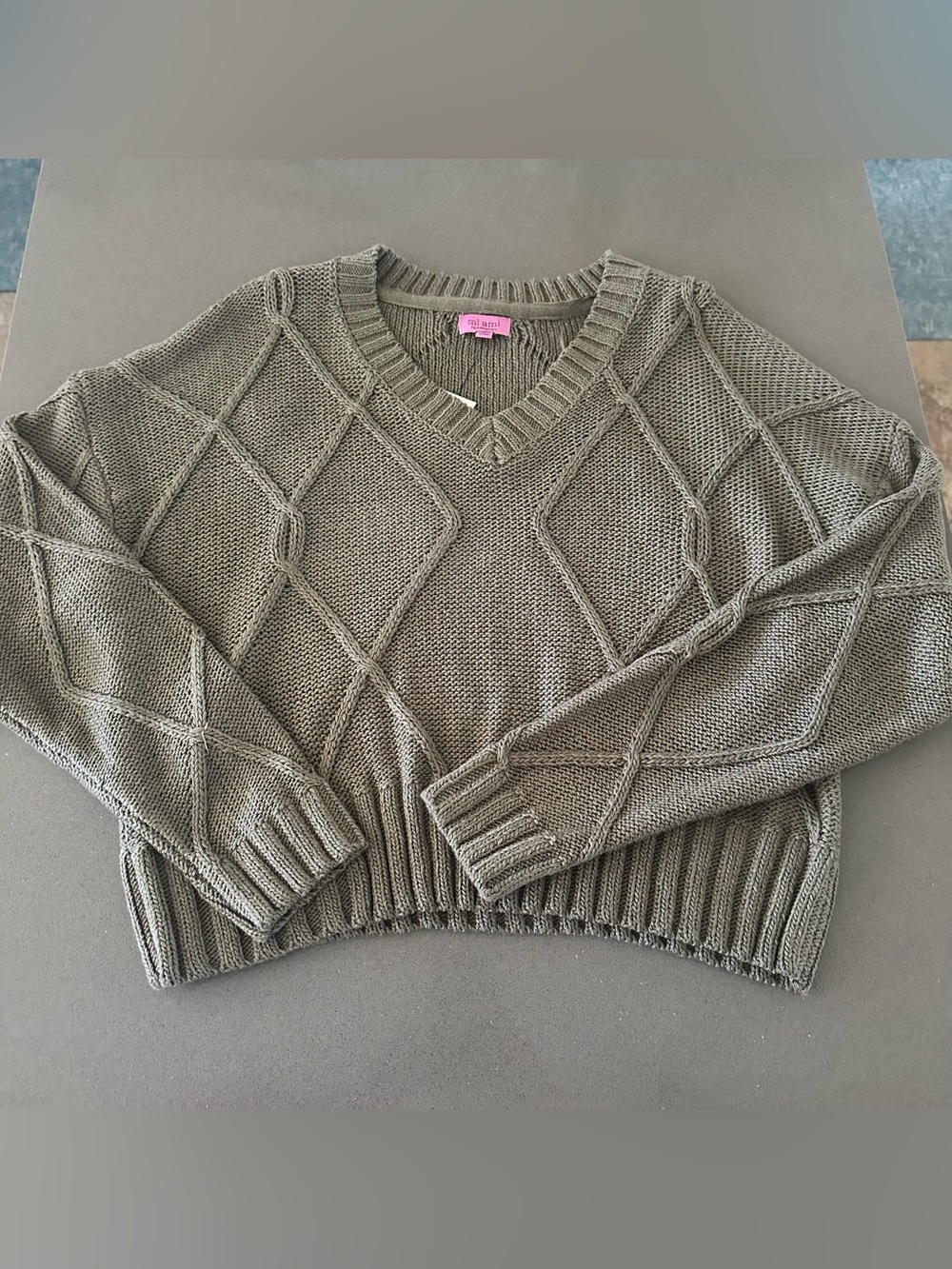 Mi Ami for Francesca’s Olive Cable Knit V Neck Sweater Medium NWT